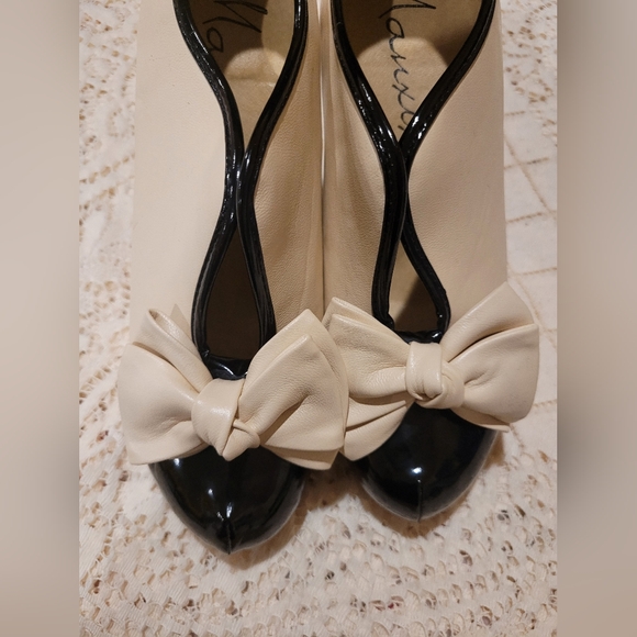 Cream and Black Bow Heels - Picture 5 of 8